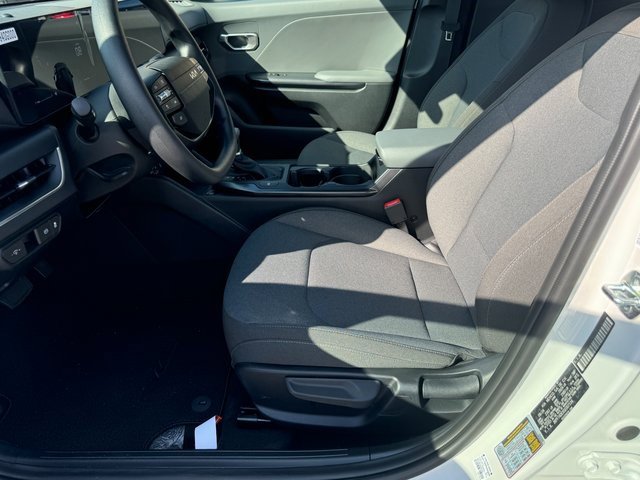 New 2025 Kia K4 LXS image 15