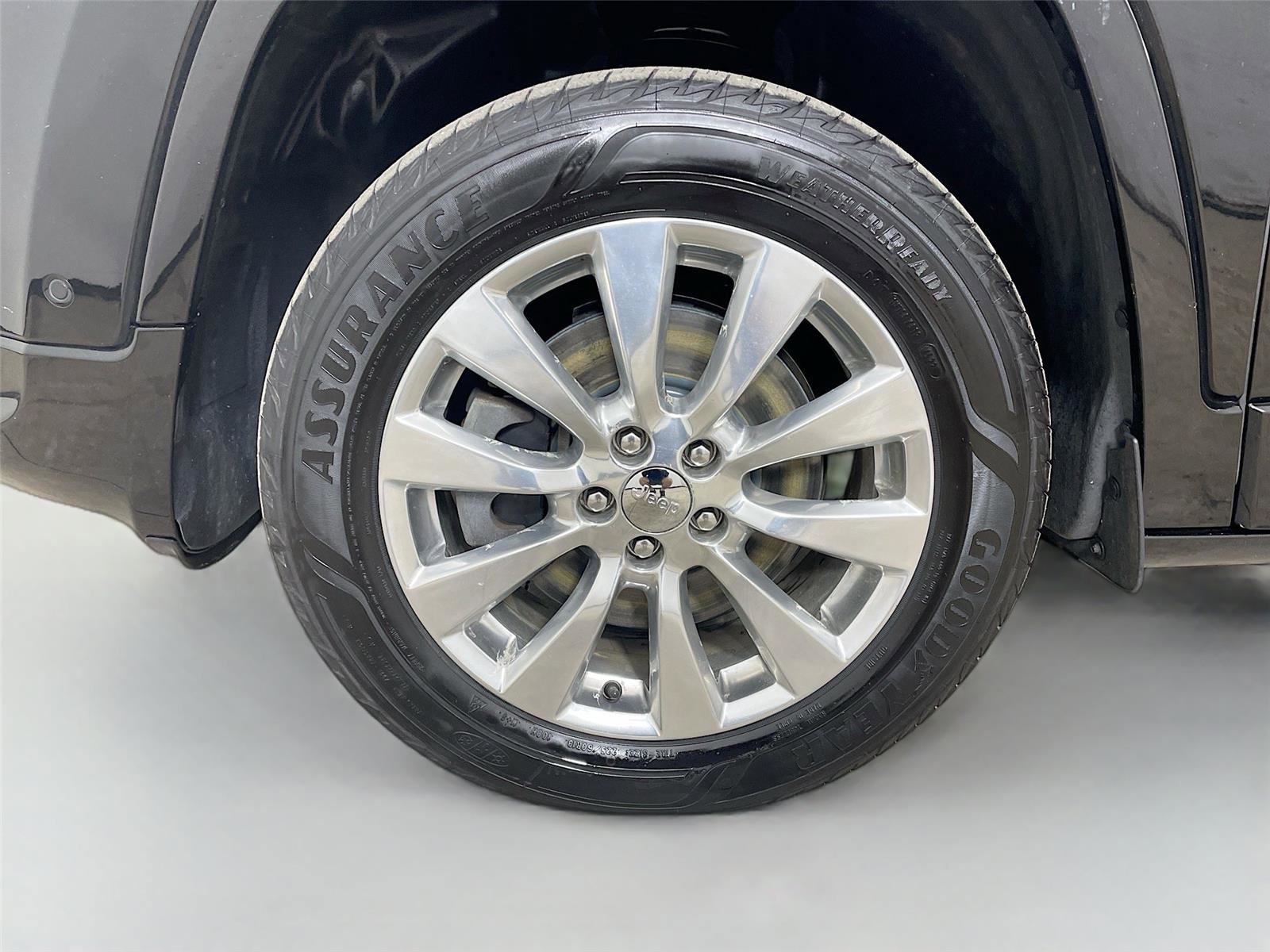 Used 2017 Jeep Cherokee Overland w/ Technology Group image 30