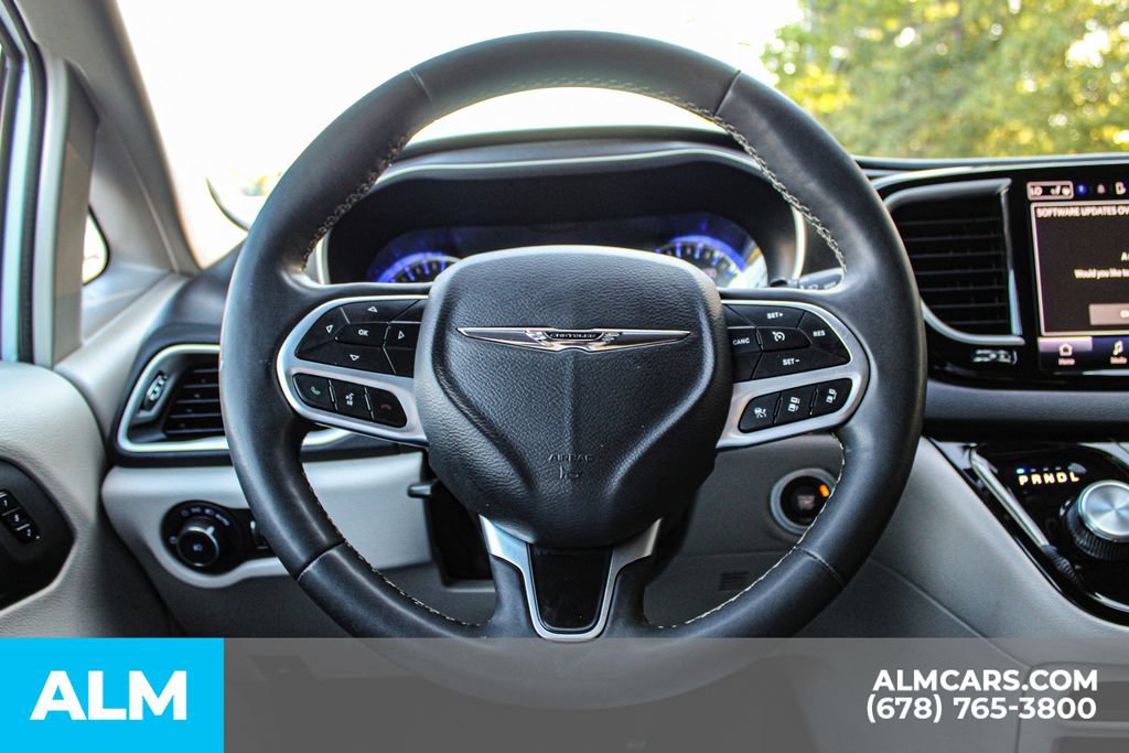 Used 2023 Chrysler Pacifica Touring-L FWD image 22