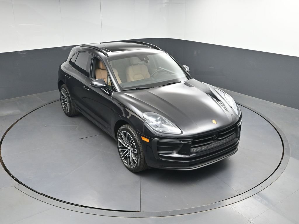 Certified 2025 Porsche Macan image 38