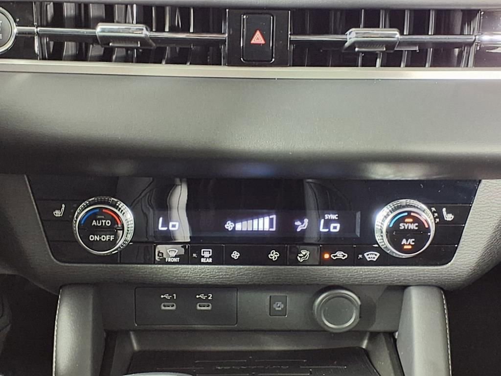 Used 2025 Mitsubishi Outlander SE image 18