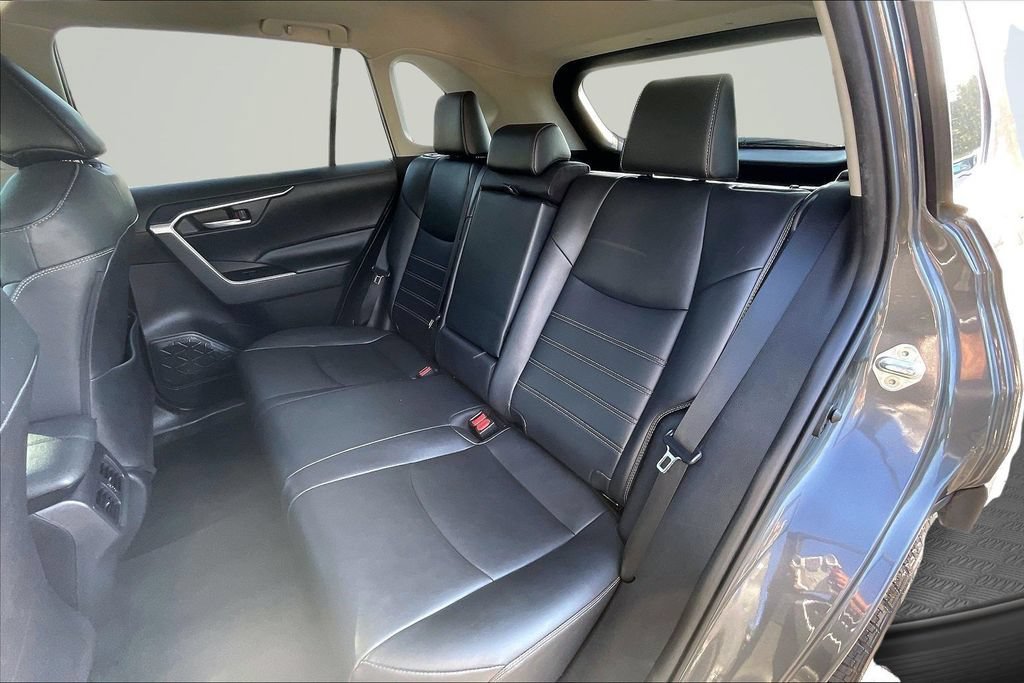 Used 2020 Toyota RAV4 XLE Premium FWD image 23