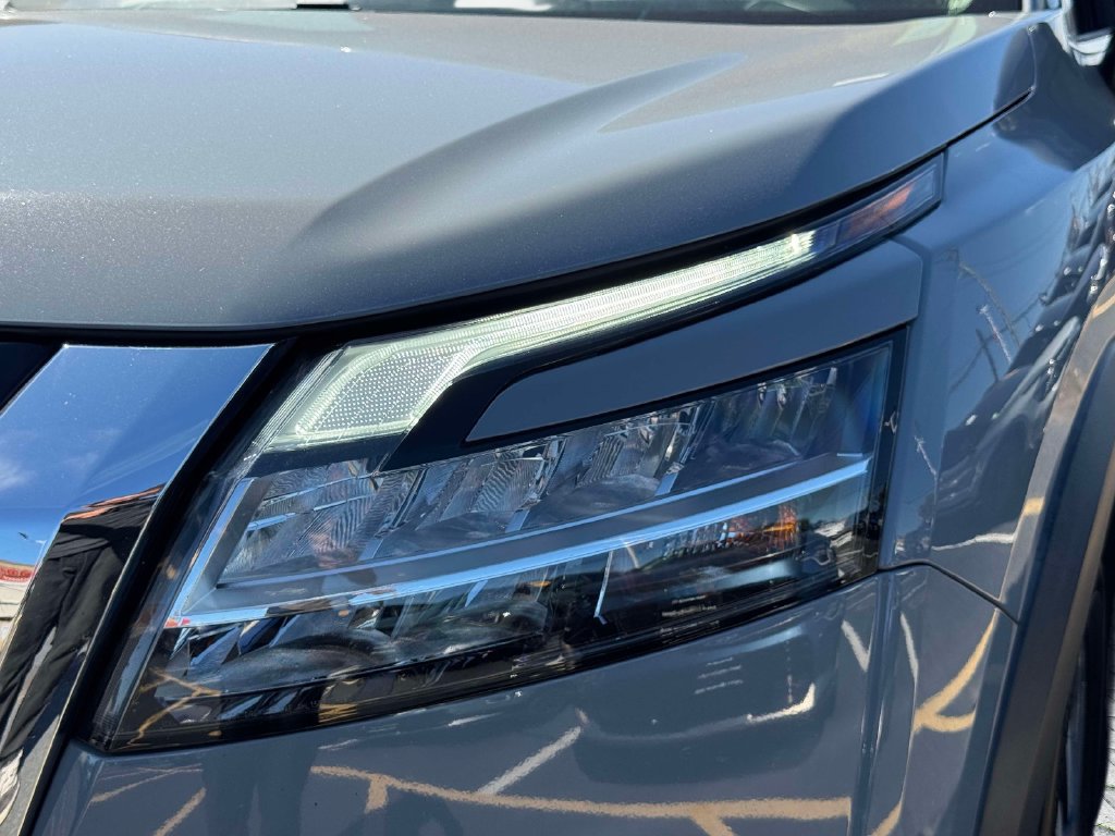 Used 2022 Nissan Pathfinder Platinum w/ Cargo Package AWD/4WD image 10