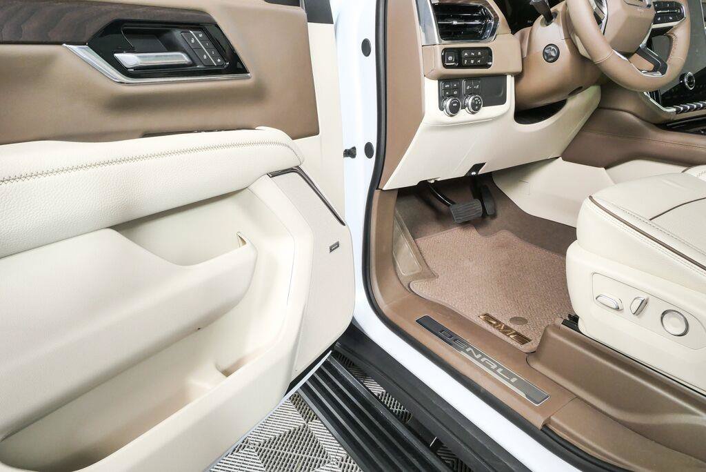 Certified 2026 GMC Yukon Denali w/ Sun & Power Step Package AWD/4WD image 7