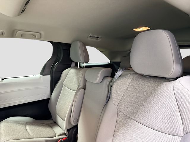 Used 2025 Toyota Sienna LE image 24