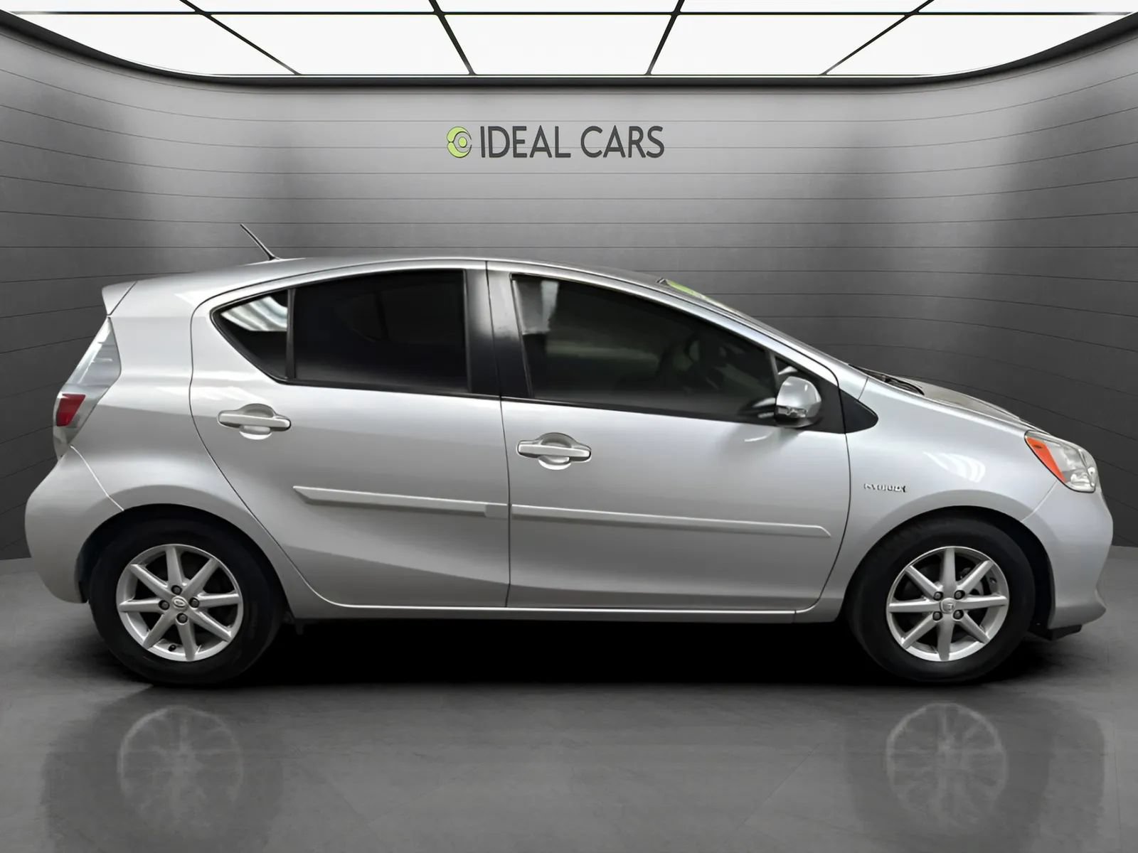 Used 2014 Toyota Prius C Three FWD image 4