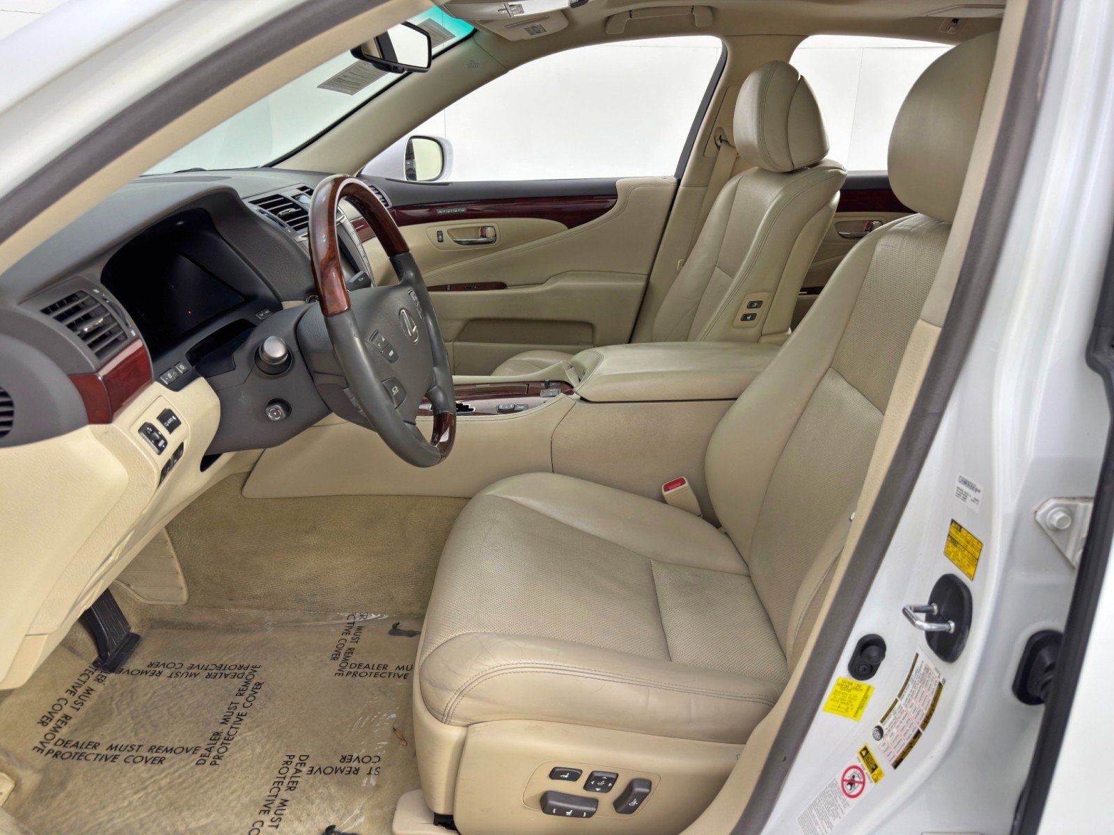 Used 2012 Lexus LS 460 w/ Comfort Pkg image 16