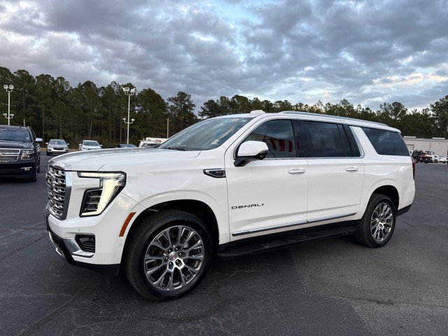 Used 2025 GMC Yukon XL Denali image 7