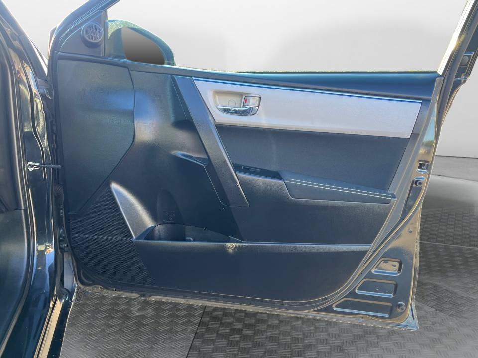 Used 2015 Toyota Corolla LE FWD image 29