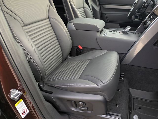 New 2026 Land Rover Discovery Limited Edition image 18