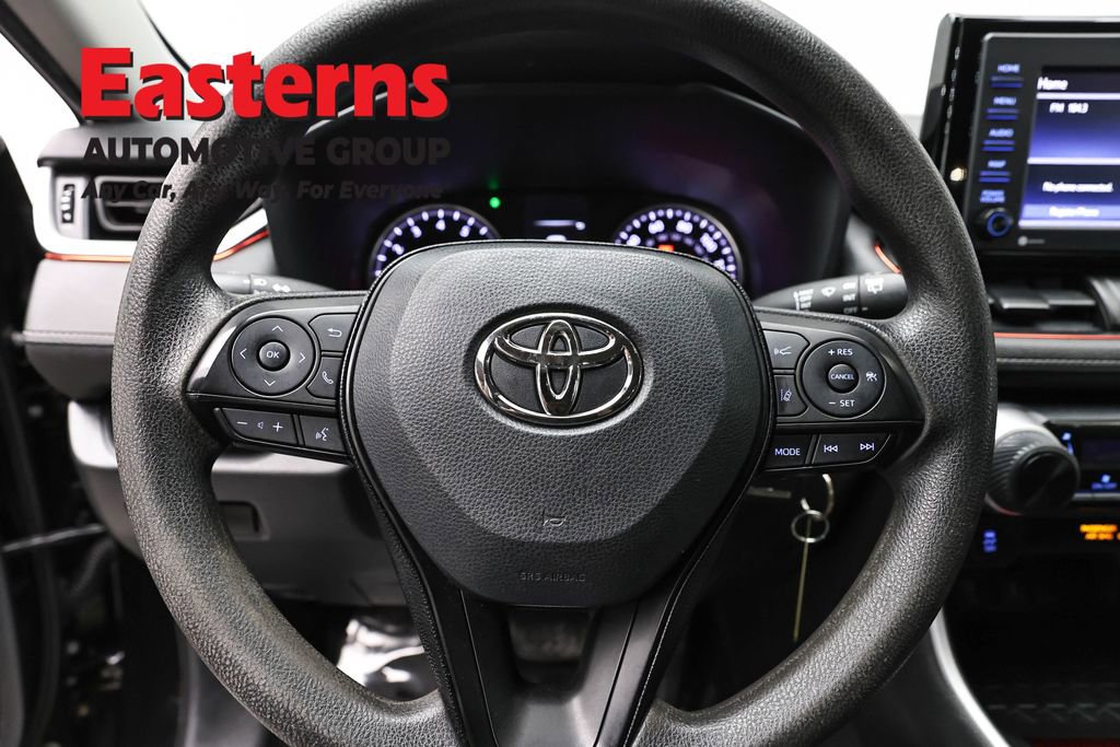 Used 2021 Toyota RAV4 LE image 10