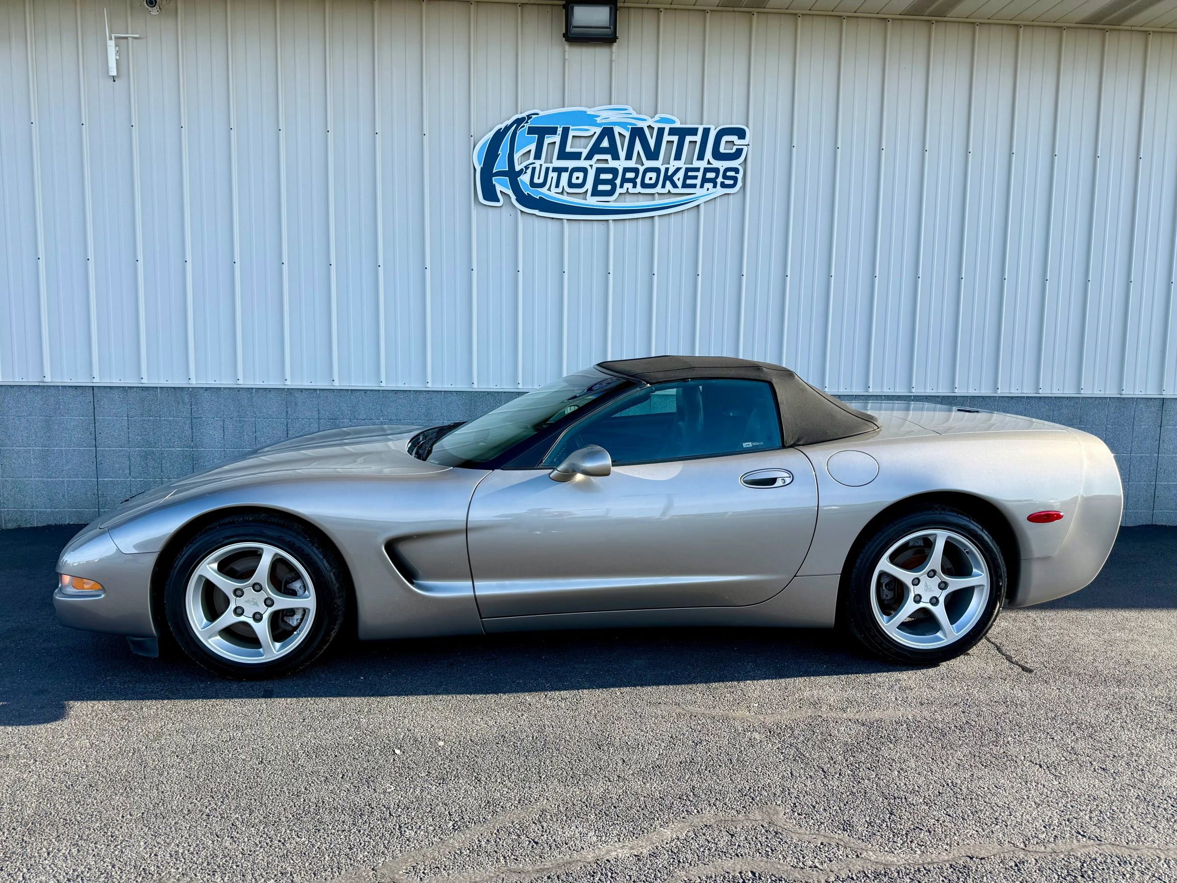 Used 2001 Chevrolet Corvette Convertible w/ Preferred Equipment Group2 RWD image 2