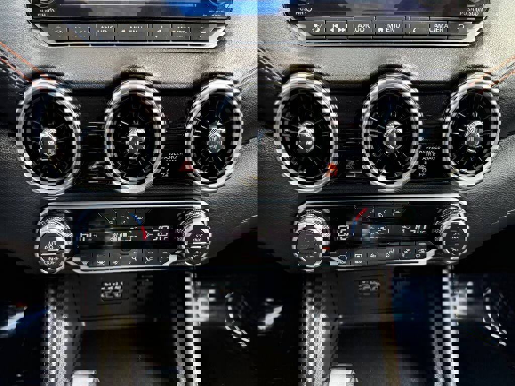 Used 2021 Nissan Sentra SR w/ SR Premium Package image 20