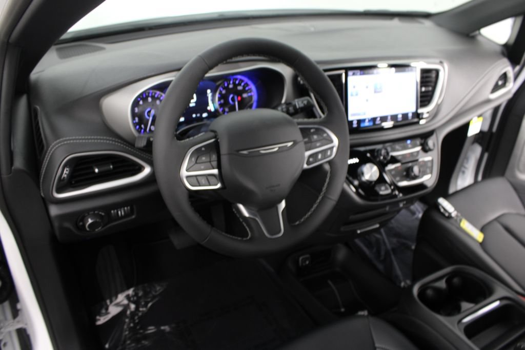 New 2027 Chrysler Pacifica Select FWD image 8