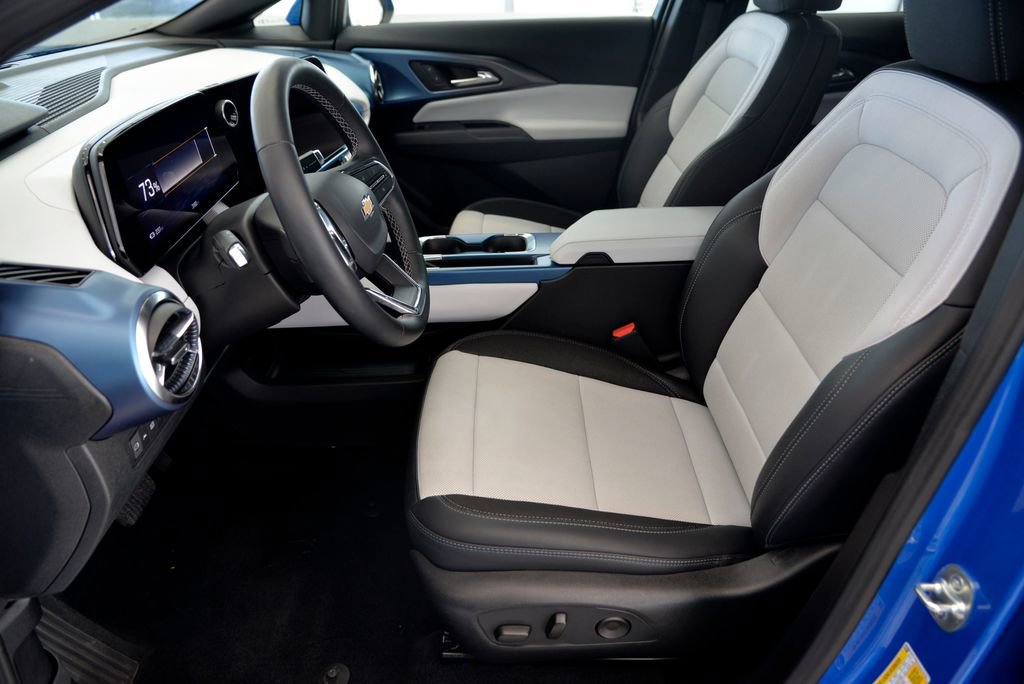 Used 2025 Chevrolet Equinox EV LT w/ Convenience Package II image 15