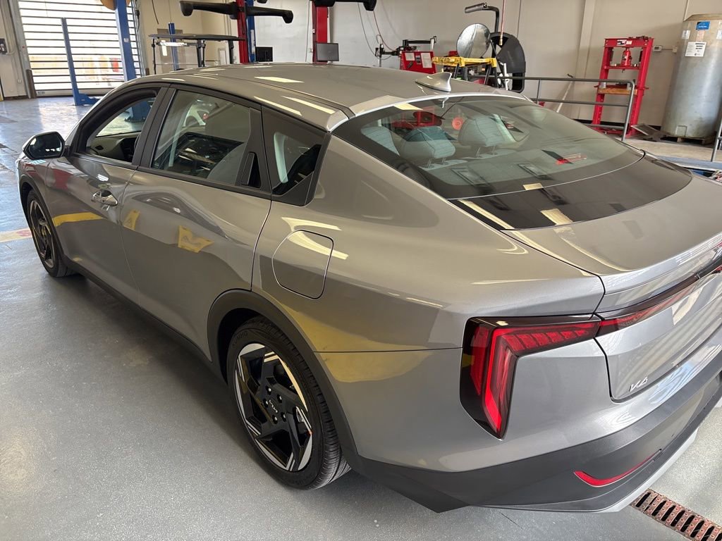 Used 2025 Kia K4 EX image 3