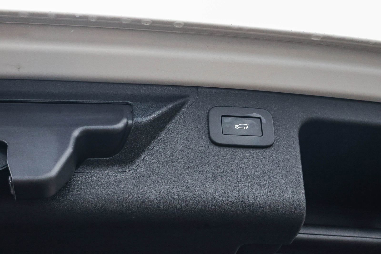 Used 2025 Land Rover Discovery Sport S image 36