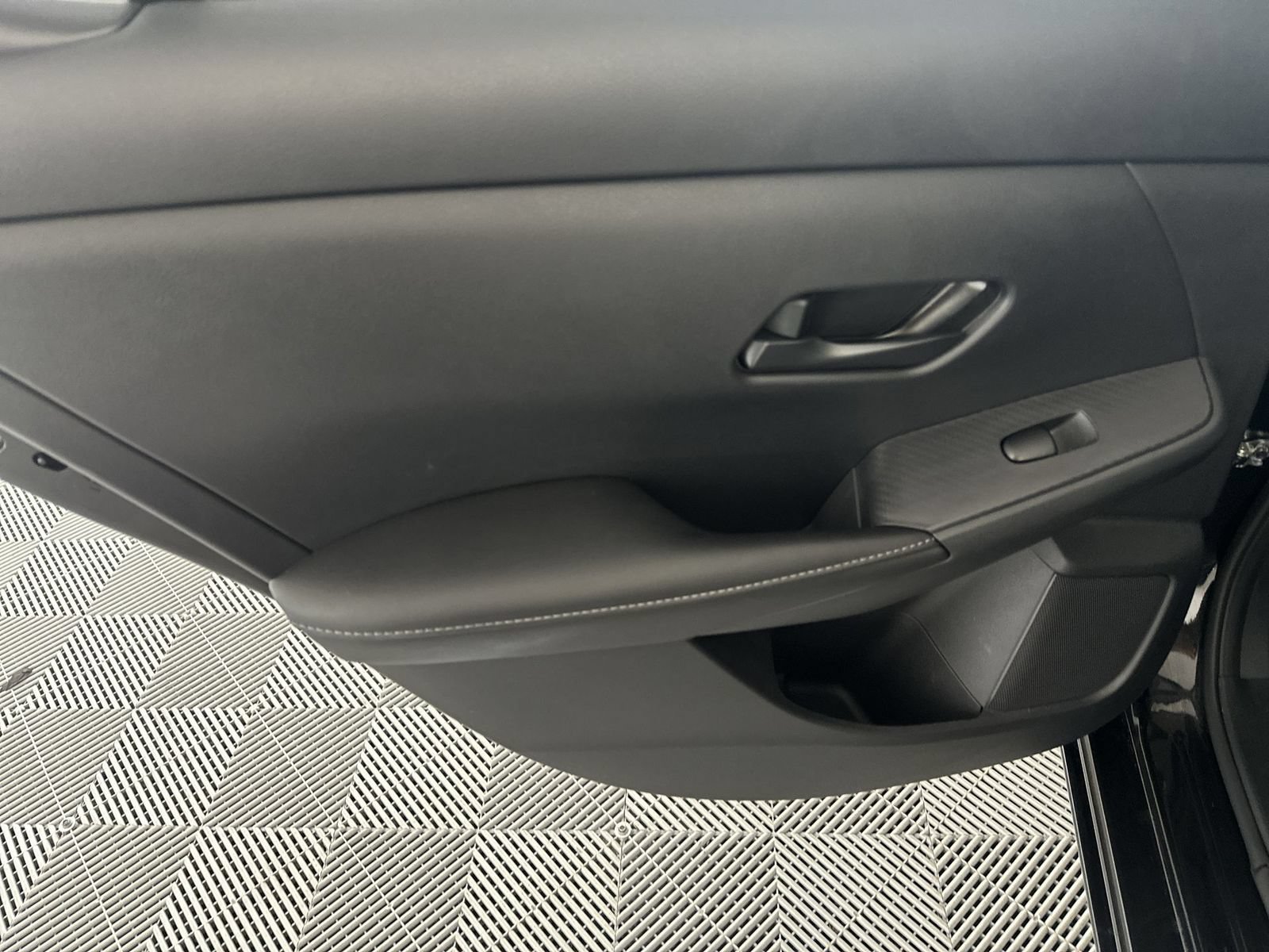 Certified 2024 Nissan Sentra SV FWD image 29