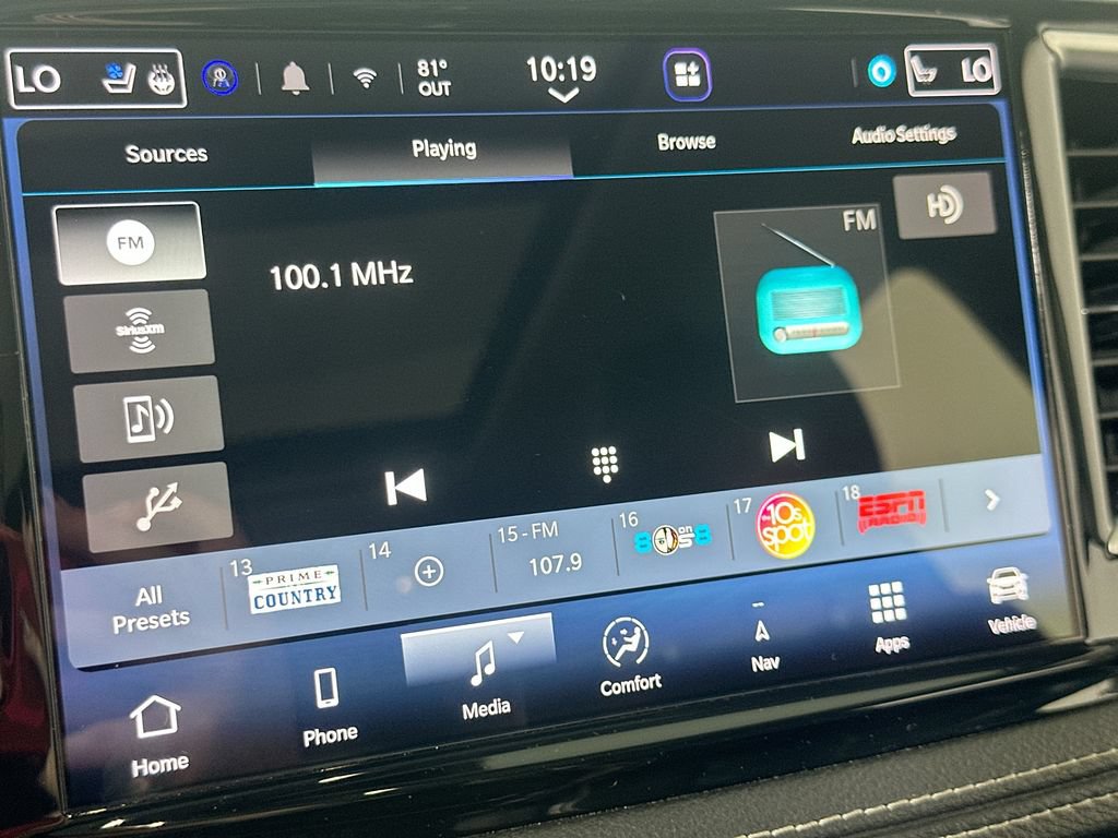 Used 2023 Chrysler Pacifica Limited FWD image 34