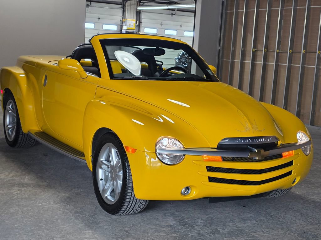 Used 2004 Chevrolet SSR w/ Preferred Equipment Group RWD image 3