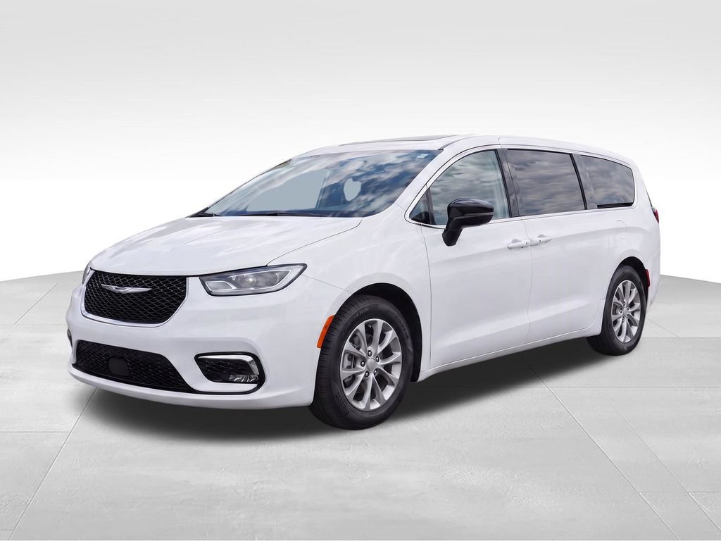 Used 2026 Chrysler Pacifica Limited FWD image 3