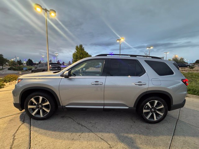 Used 2025 Honda Pilot Touring image 5