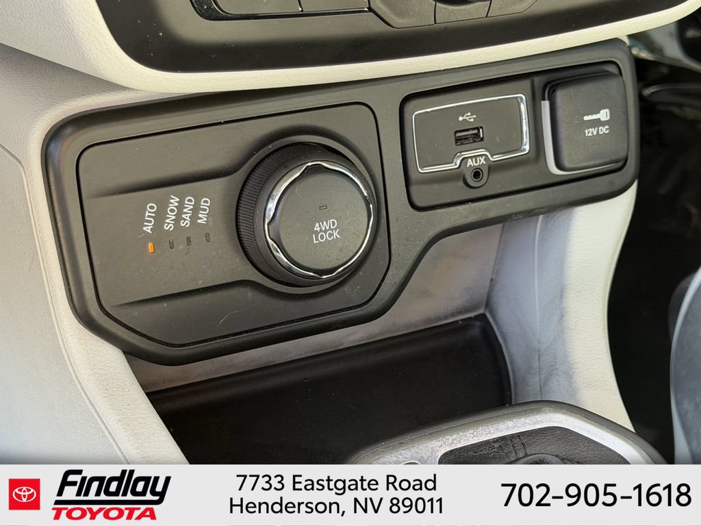 Used 2018 Jeep Renegade Latitude AWD/4WD image 29