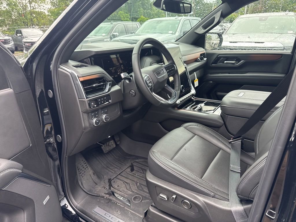 Certified 2025 GMC Yukon XL Denali w/ LPO, Floor Liner Package AWD/4WD image 9