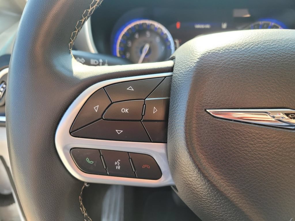 Used 2024 Chrysler Pacifica Touring-L FWD image 25