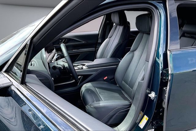 Used 2024 Cadillac Lyriq Luxury w/ LPO, Floor Liner Package AWD/4WD image 21