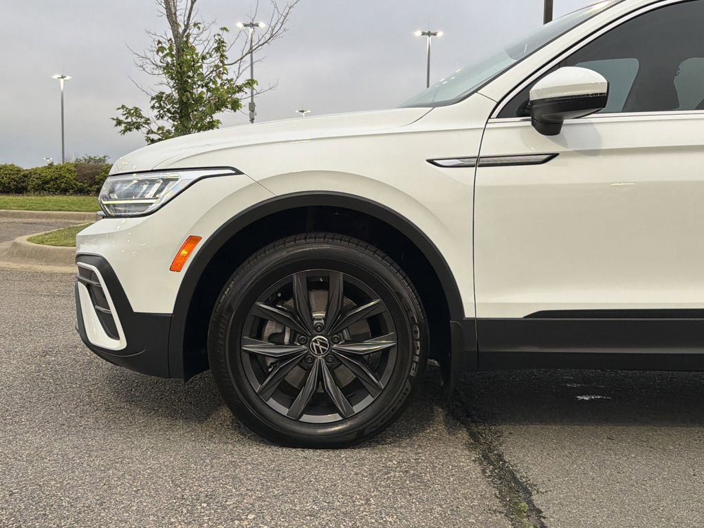 Used 2024 Volkswagen Tiguan SE FWD image 9