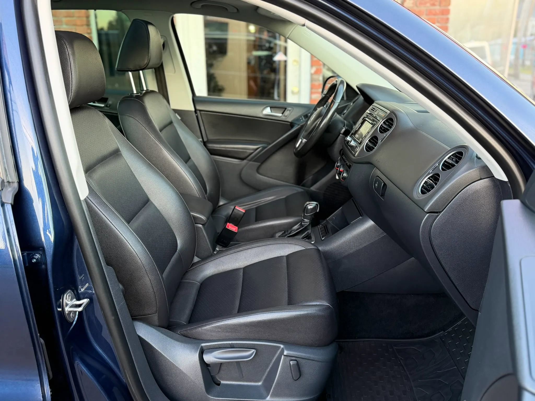 Used 2013 Volkswagen Tiguan S image 13