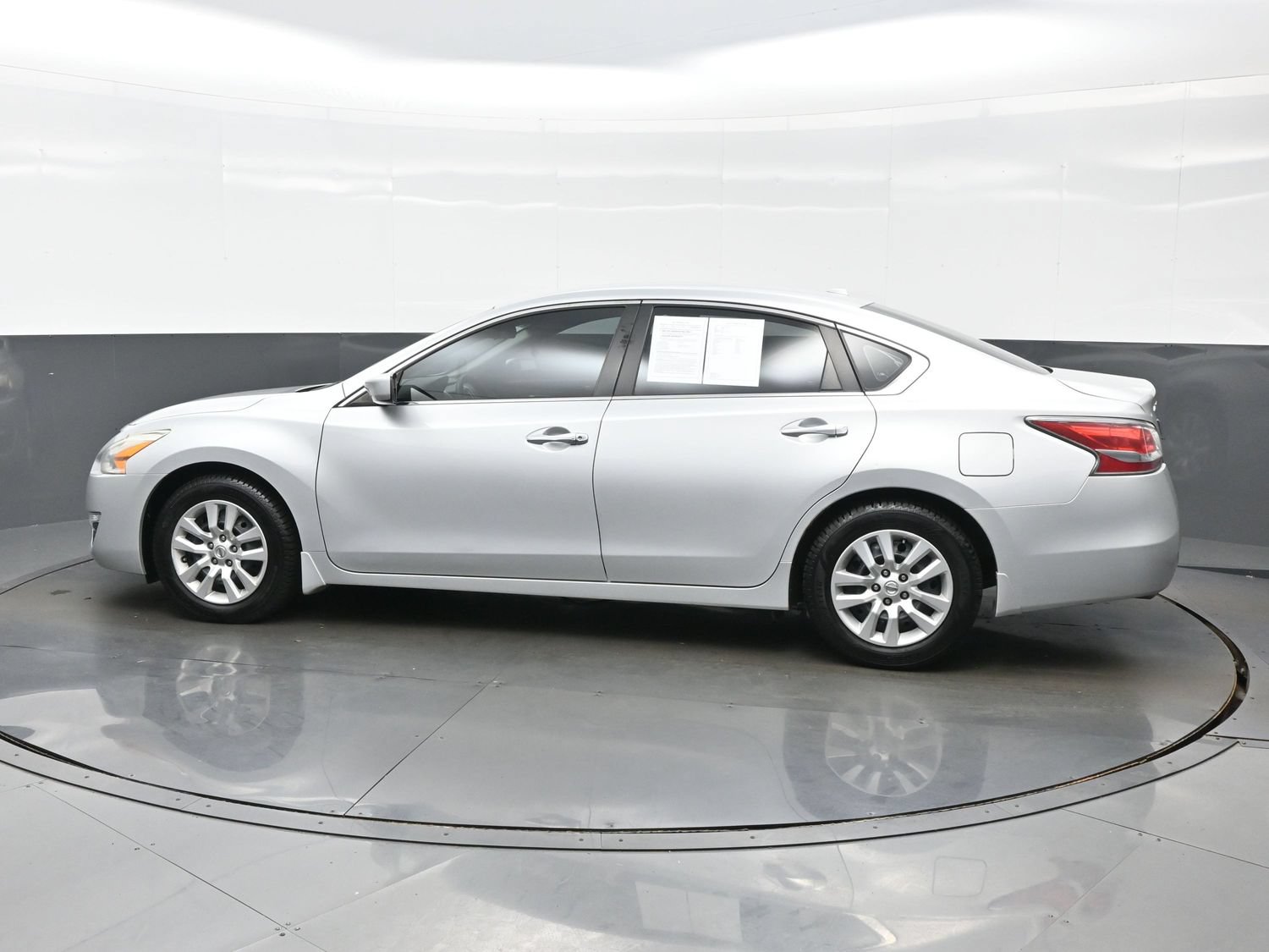 Used 2014 Nissan Altima 2.5 S w/ Display Audio Package FWD image 3