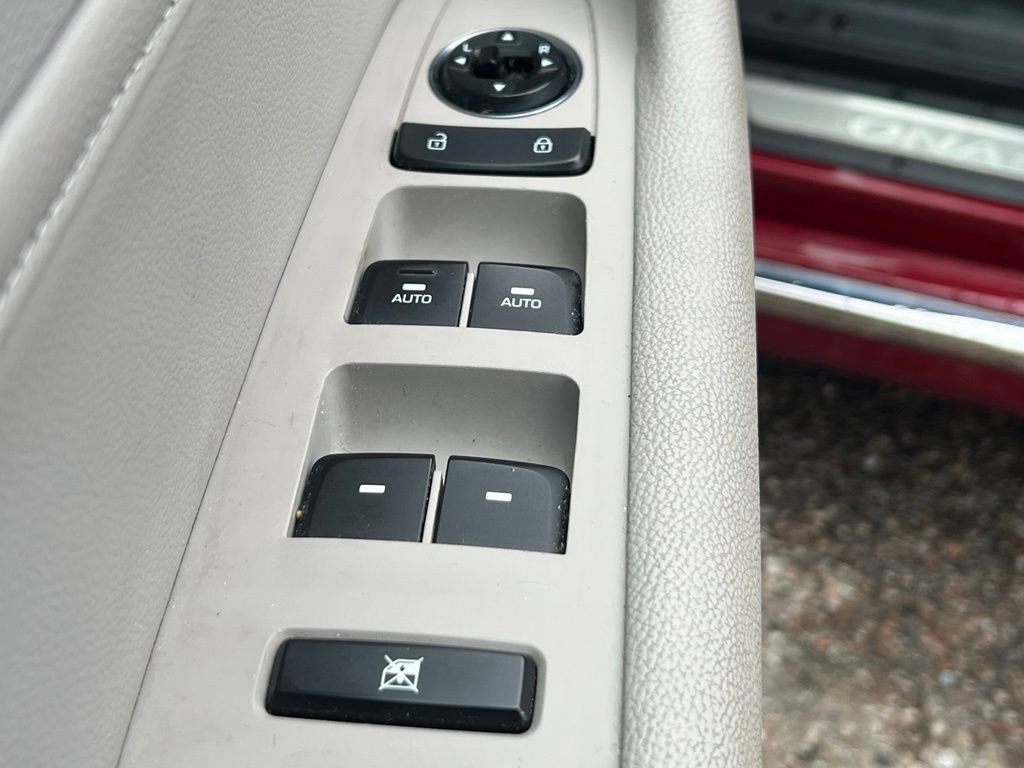 Used 2016 Hyundai Sonata Limited w/ Option Group 02 FWD image 17