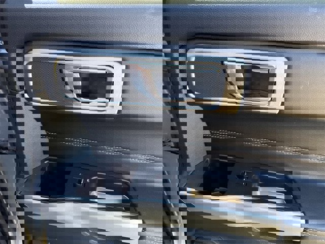 Used 2021 Ford Explorer XLT w/ Equipment Group 202A image 43