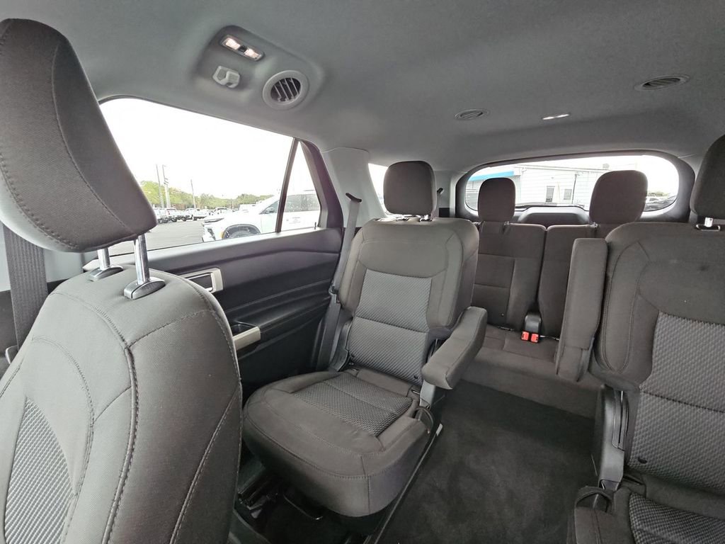 Used 2023 Ford Explorer XLT image 12