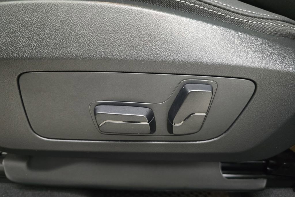 New 2026 BMW X2 xDrive28i w/ Convenience Package AWD/4WD image 13