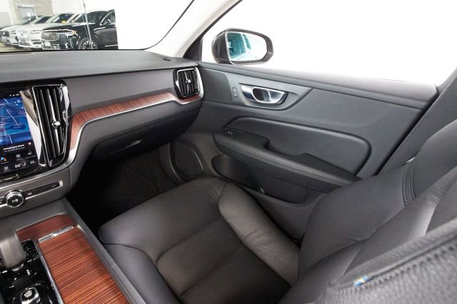 Certified 2025 Volvo V60 B5 Cross Country Plus AWD/4WD image 6