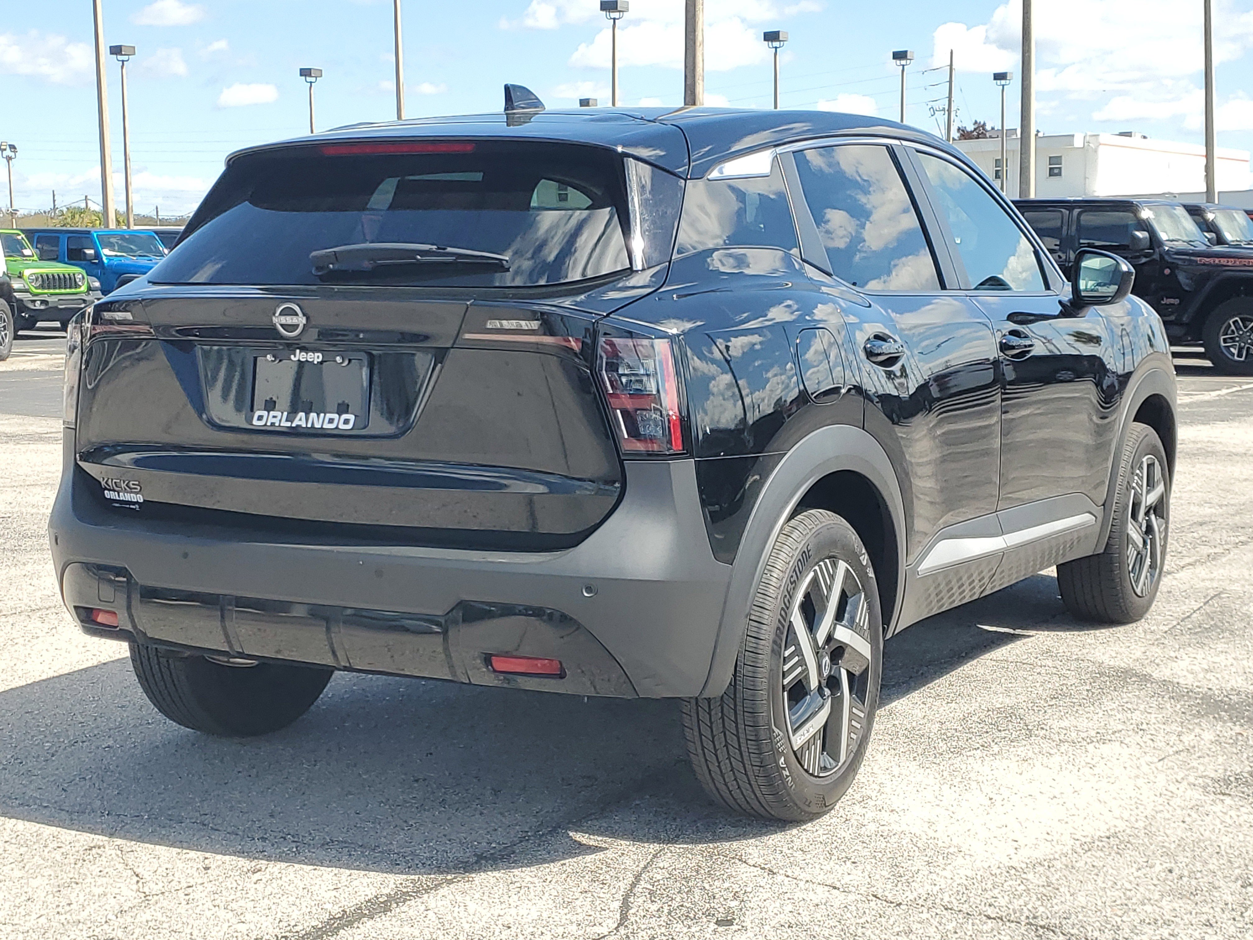 Used 2025 Nissan Kicks SV image 8