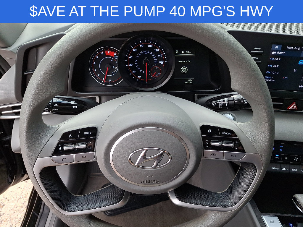 Used 2023 Hyundai Elantra SEL FWD image 18