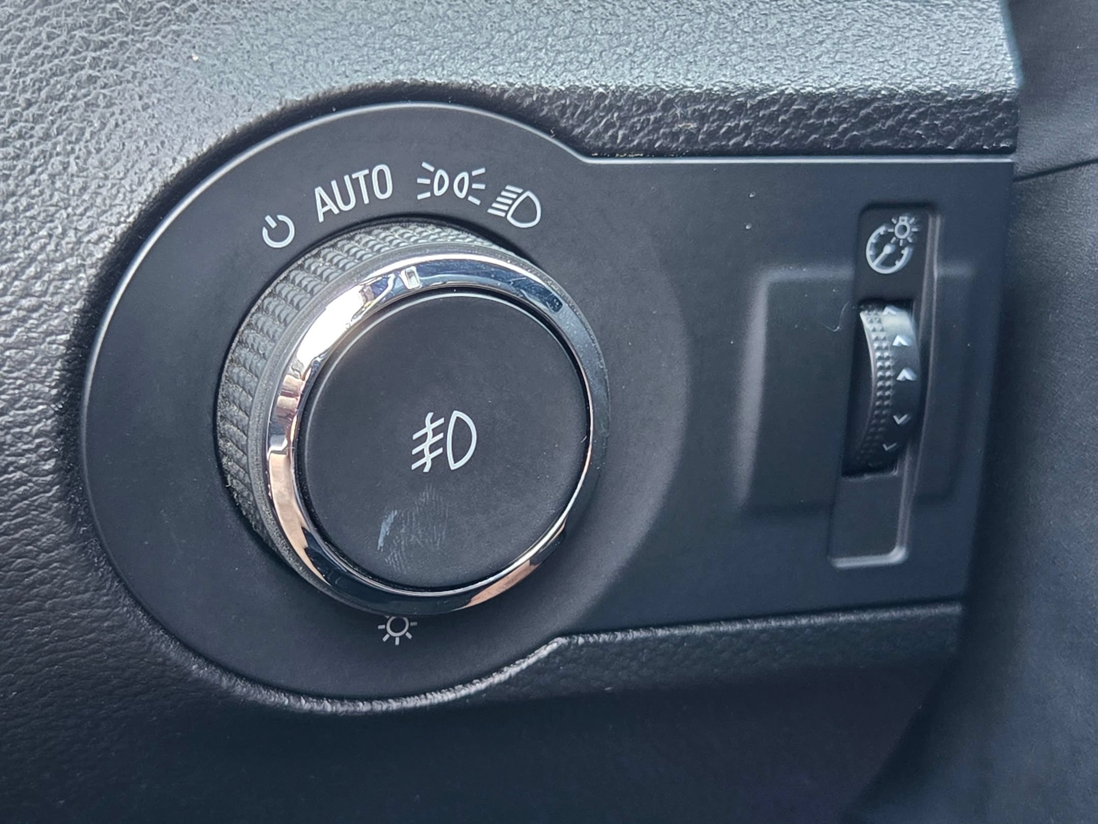 Used 2015 Chevrolet Camaro LT RWD image 25