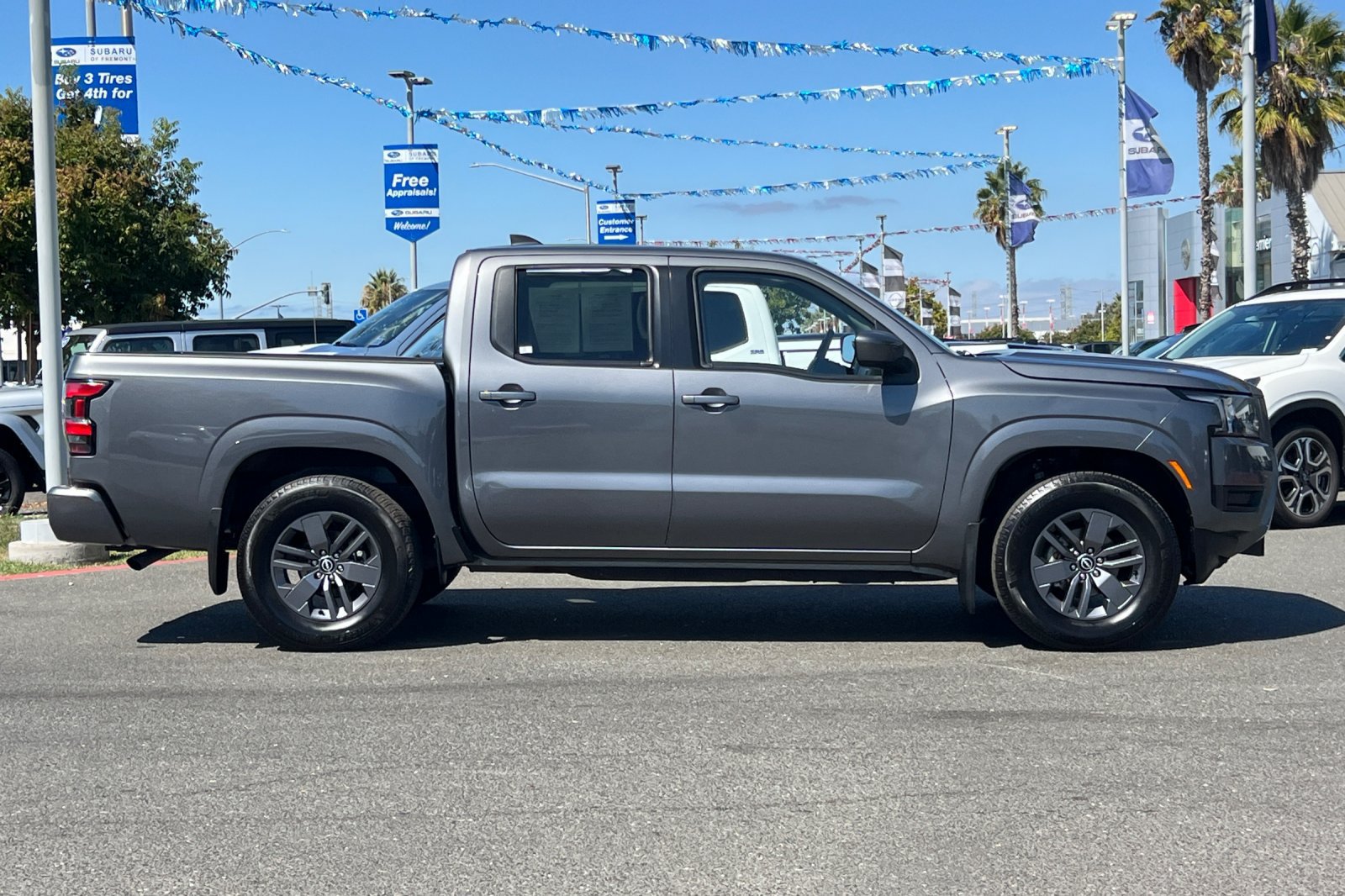 Certified 2025 Nissan Frontier SV w/ Tow Package RWD image 3