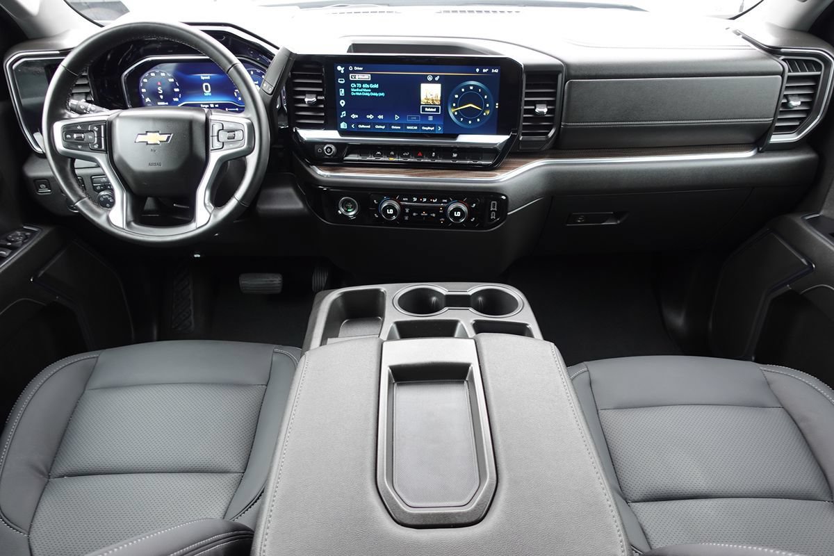 Used 2024 Chevrolet Silverado 1500 LT AWD/4WD image 34