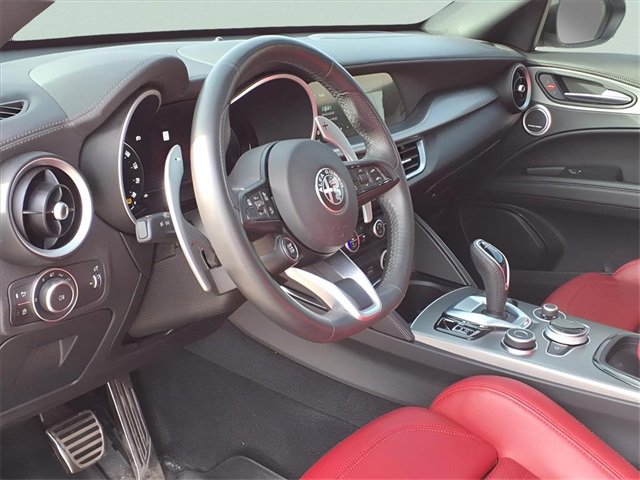 Used 2024 Alfa Romeo Stelvio Veloce image 8