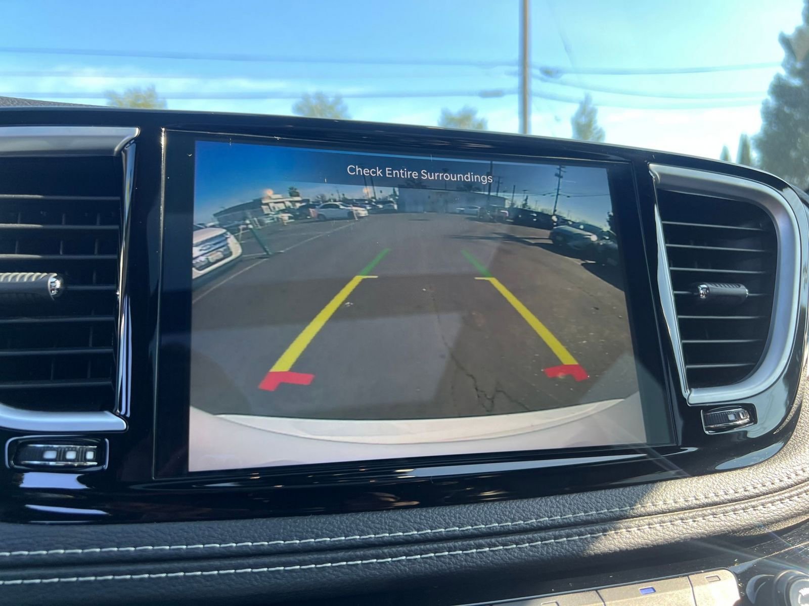 Used 2025 Chrysler Pacifica Limited image 21