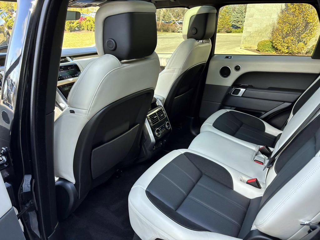 Used 2020 Land Rover Range Rover Sport HST image 22