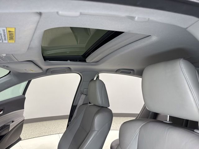 Used 2017 Acura ILX FWD image 2