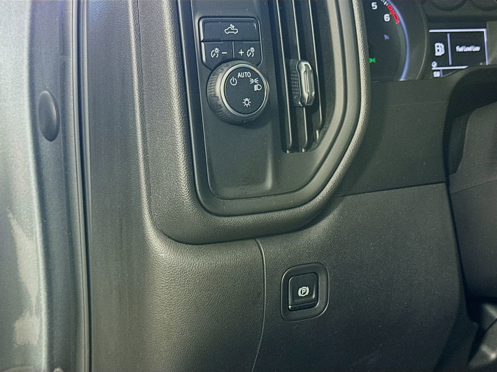 Used 2020 Chevrolet Silverado 1500 Custom w/ Custom Value Package RWD image 11