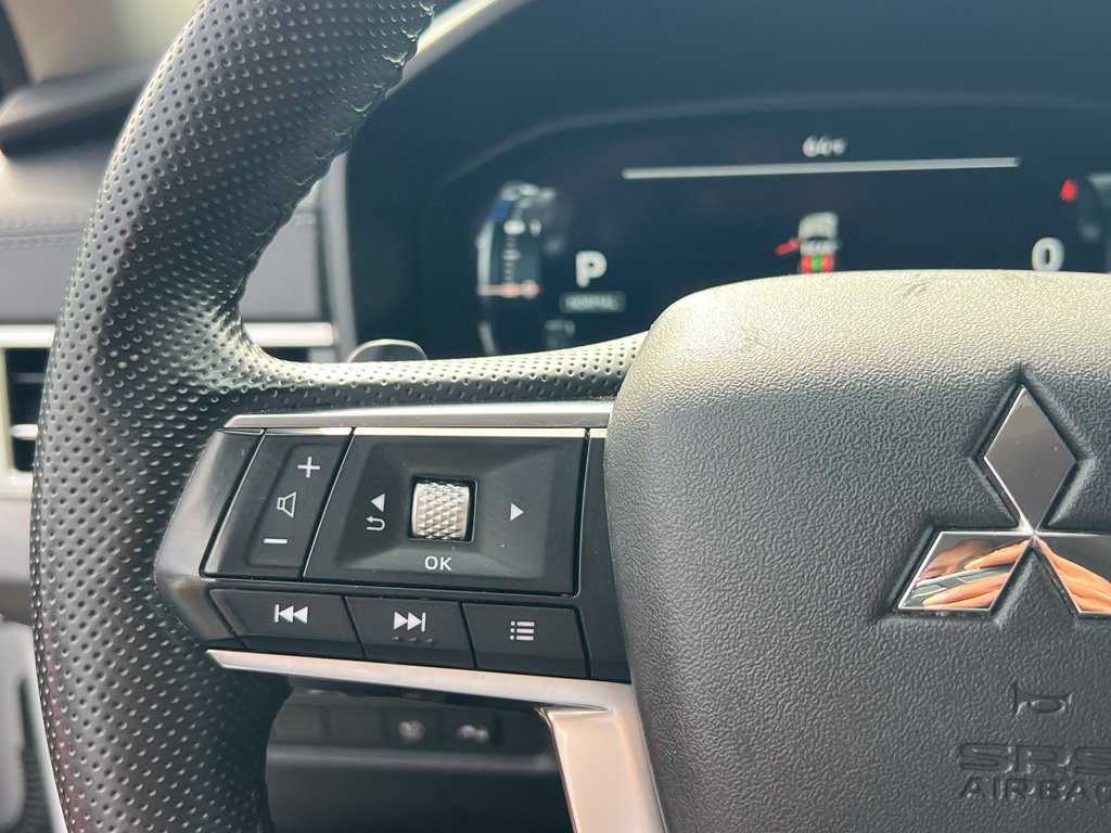 Used 2024 Mitsubishi Outlander 4WD Plug-In Hybrid image 21