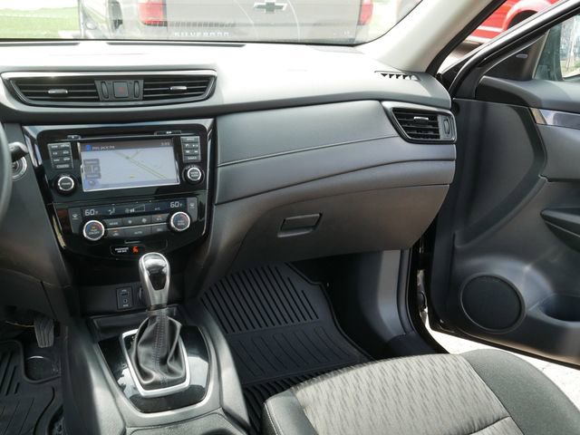 Used 2017 Nissan Rogue SV image 23